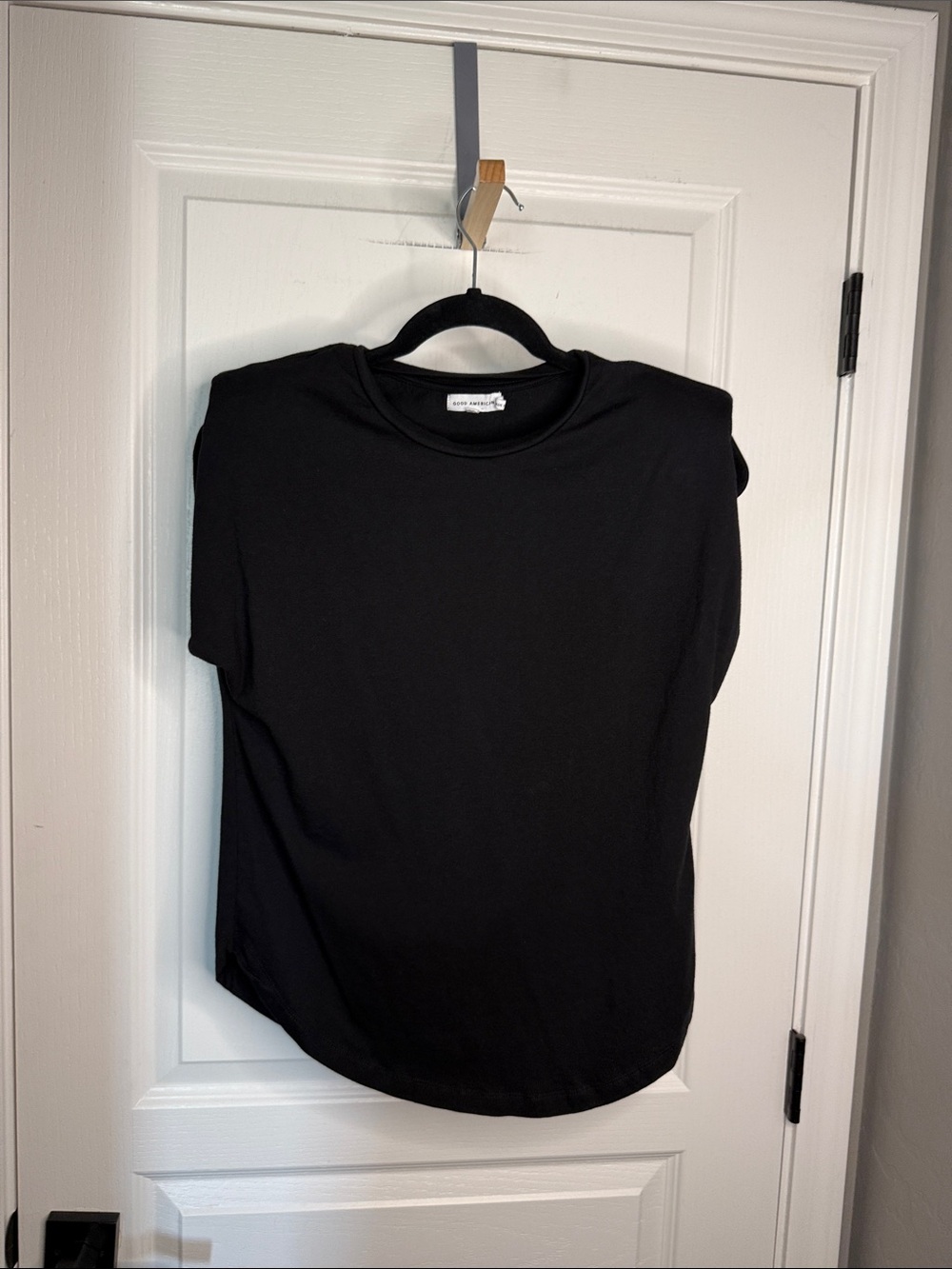 Good American Black Crewneck Short Sleeve Tee